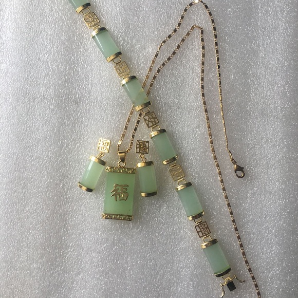 Natural Green Jade 18KGP Fortune Pendant Necklace Drop Earring Bracelet set 福# - Picture 7 of 10